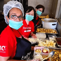 Baker preparing hot meals for KSK's street distribution programme