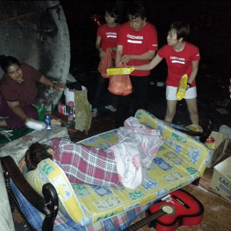 KSK Volunteer visiting a homeless person