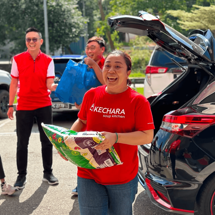 Volunteers distributing food to communities