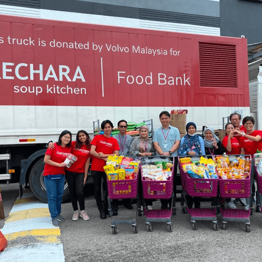 Volunteers working together in Johor